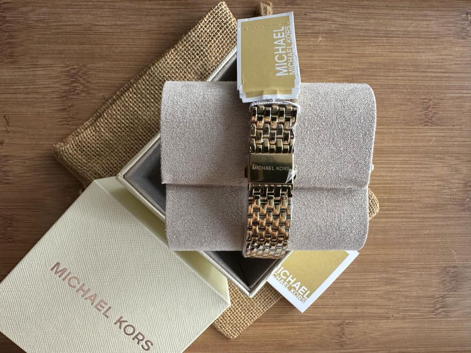 Ceas Michael Kors Emery Three Hand Gold absolut nou exceptional