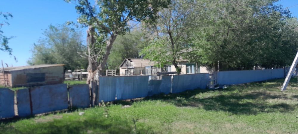 Продается дом,находится в поселке Аксуат.