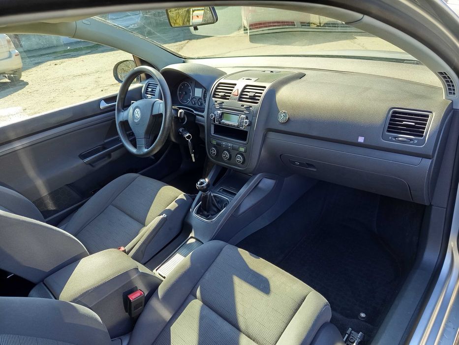 Продавам голф5 1,9 тди 90 к.с. нов внос в топ състояние.