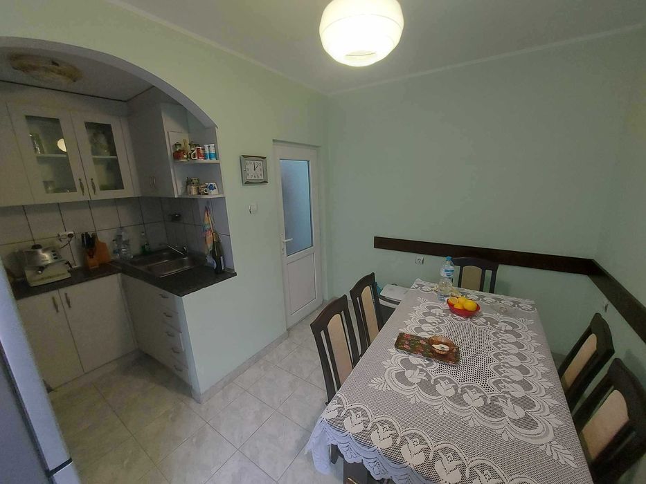 Дава се под наем Тристаен апартамент в Търговище, Център - 65 кв.м за 280.5 € - Снимка #1