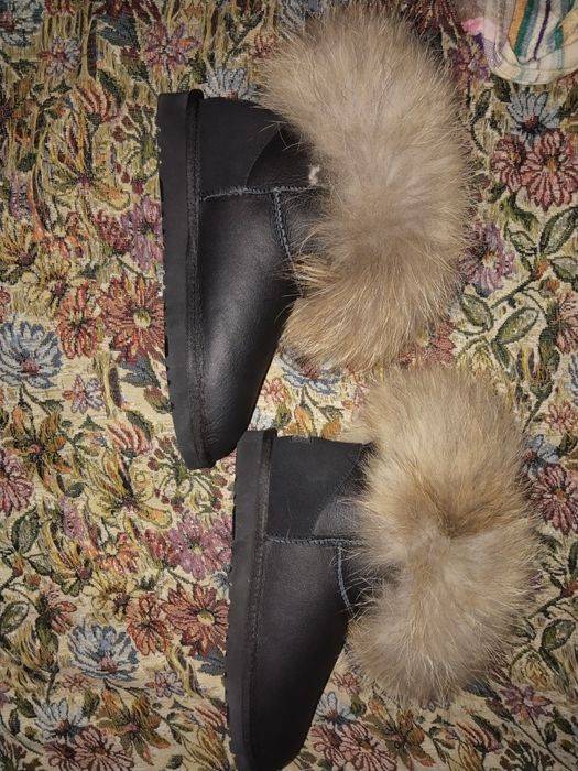 Новые угги с натуральным  мехом