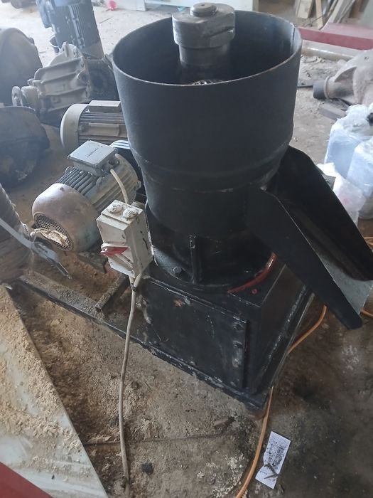 Presă pentru granule pui,curcani, rate,cu matrița de 27cm