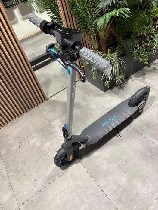 Vand 2 trotinete Motus Scooty 10 Gen 4 350W