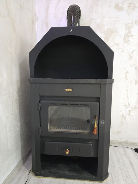 Vând șemineu puțin folosit.