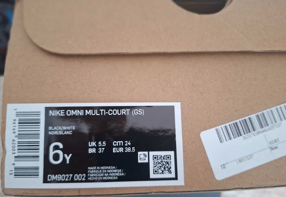 Nike маратонки НОВИ-38,5