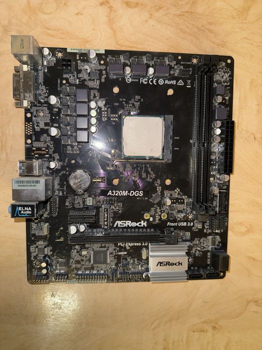 Vand placa de baza asrock a320m cu procesor ryzen 3 2200g