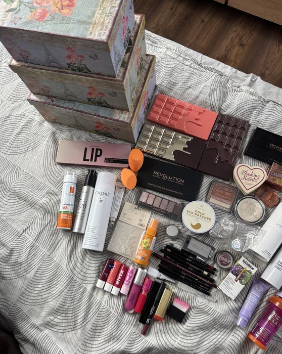 Голям комплект козметика и аксесоари – над 50 артикула