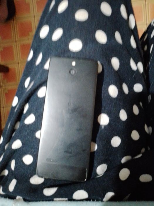 Продам сотывый тел