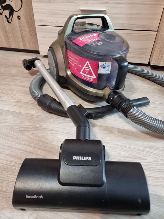 Мощна прахосмукачка Philips 2000W