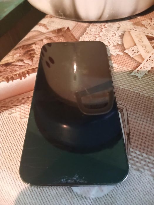 Vând iPhone 13 Pro Max sănătate la baterie 100%