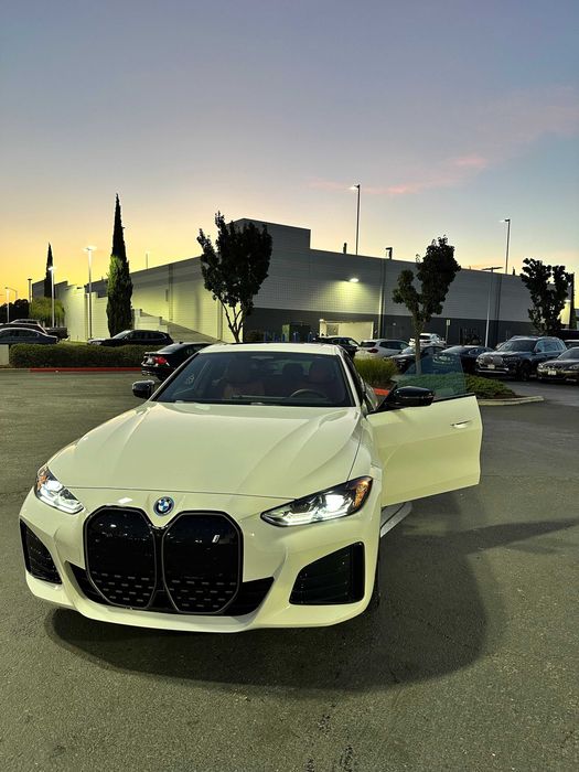 BMW i4 40L Naqt va Nasiya Savdo