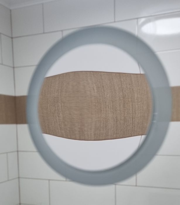 Oglinda baie cu lupa