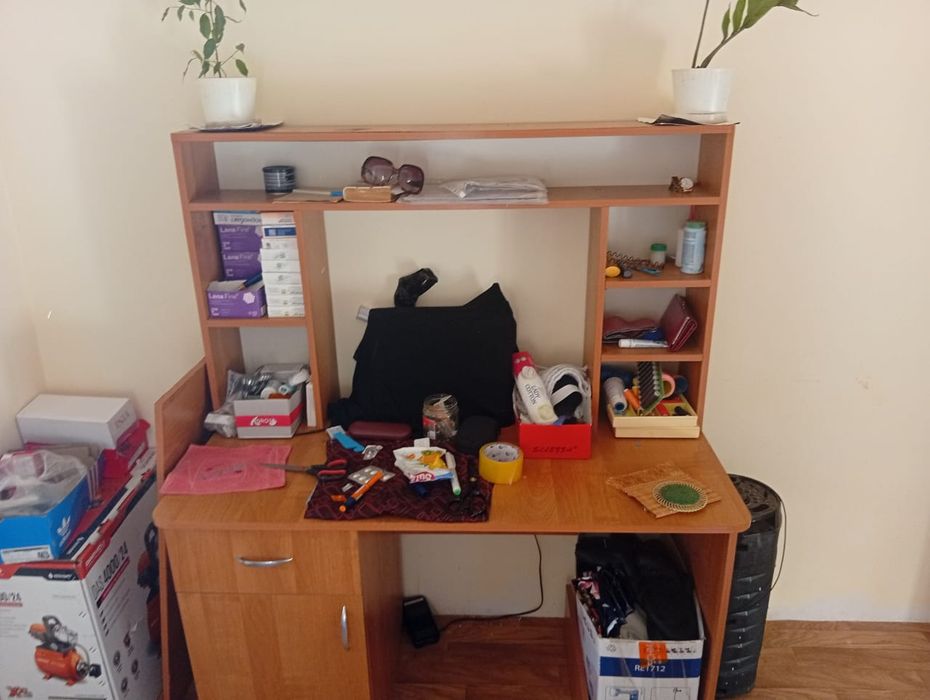 Продаётся письменный стол