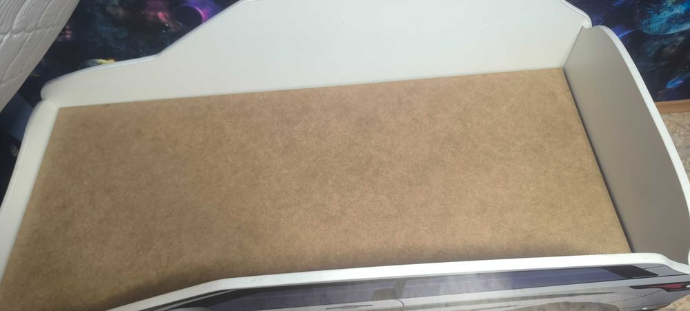 Кровать-машинка для мальчика  с матрасом.