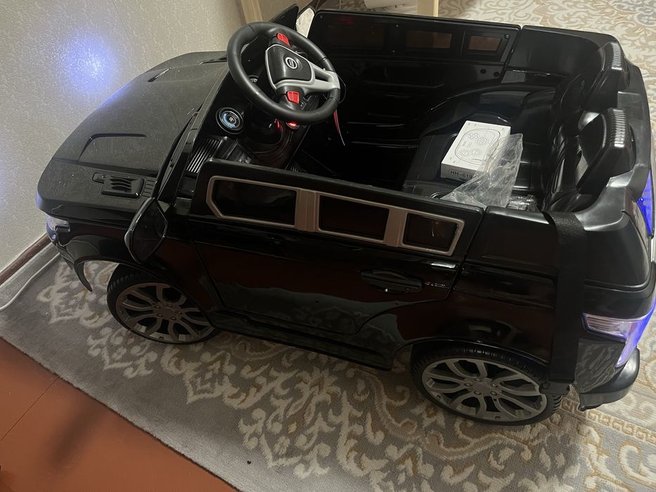 Продам машину детскую