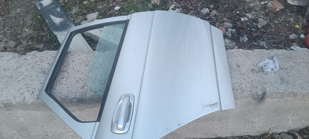 Продается дверь от приоры хэтчбек