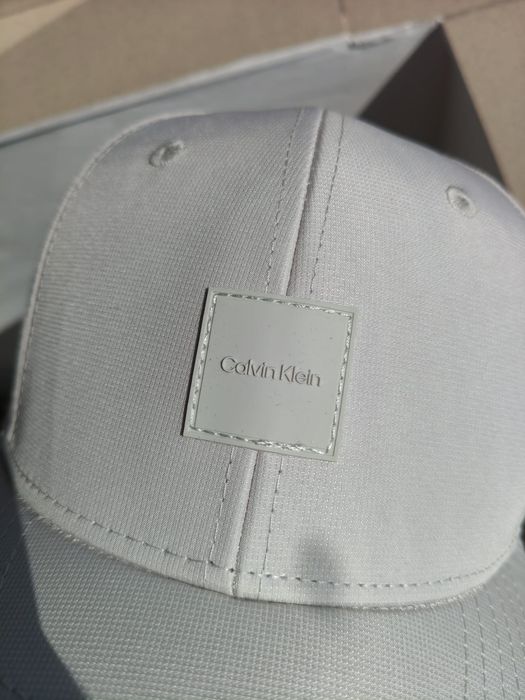 Calvin Klein Golf sapca unisex gri deschis cu logo mic OS noua originala