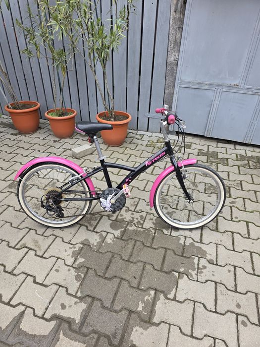 Vând bicicleta in stare bună cu roți de 20
