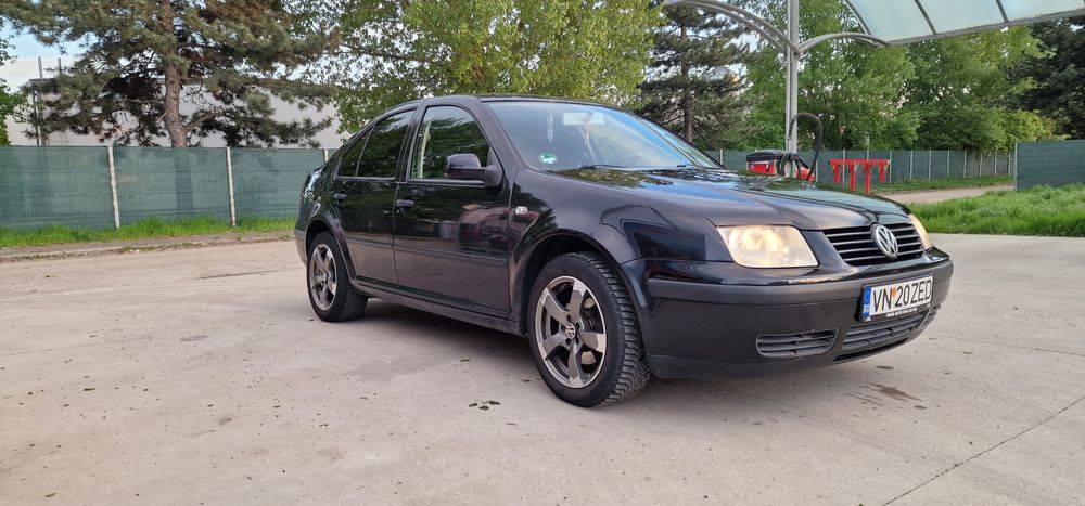 VW Bora 1.6 16V .  2001 prima înmatriculare 2004 . 1500€