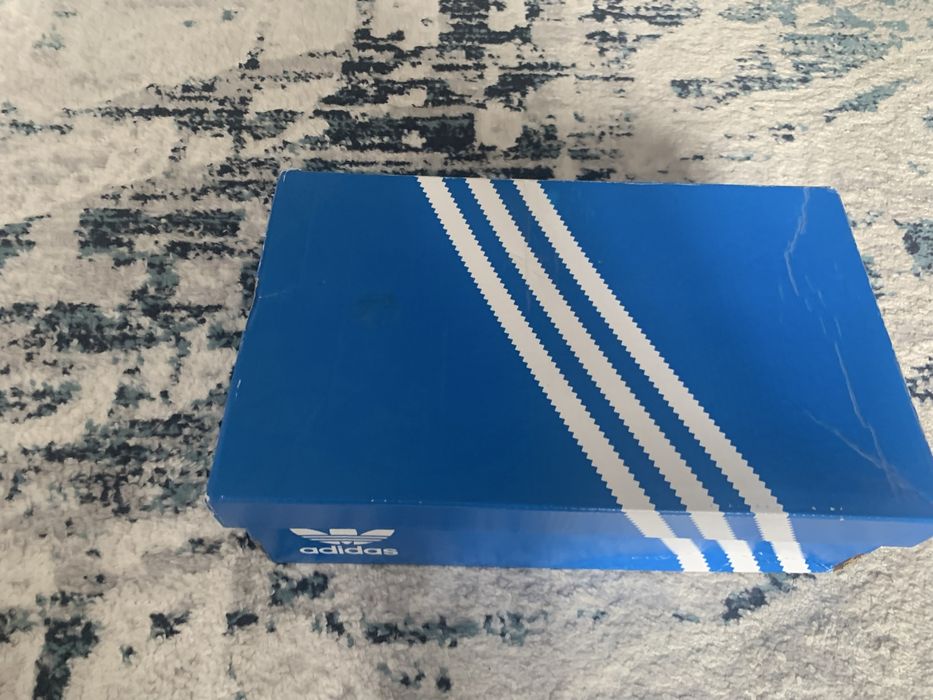 Продам кроссовки Adidas