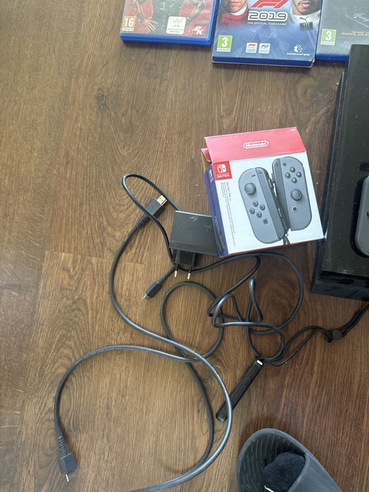 Play Station 4 (2014) и Nintendo switch first edition + игри