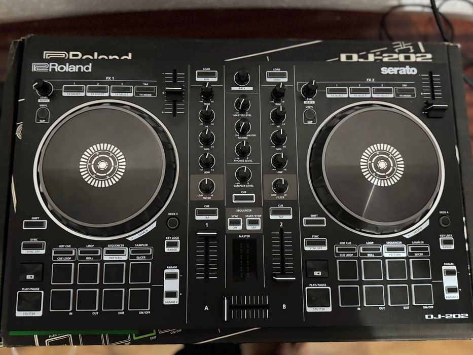 Roland DJ-202 DJ-контроллер