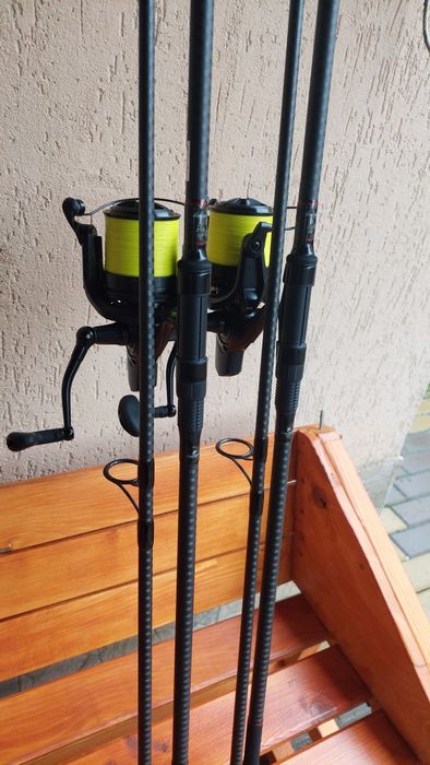 Set crap distanta: 2x free spirit de 3.90m 3,5lb/2x daiwa emblem 45scw