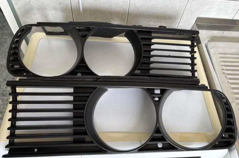 Части БМВ Е30 BMW E30  Кори Халогени Пружини Лайстни ГНП Барче Колонки