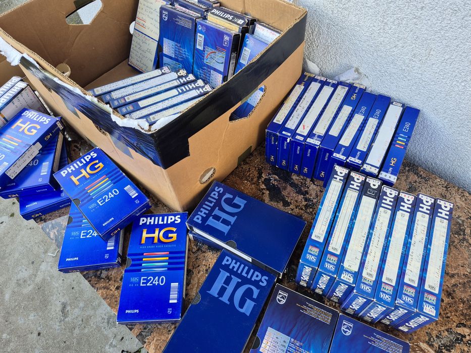 Vând 50 casete video VHS originale Philips de 240 minute Colectie film