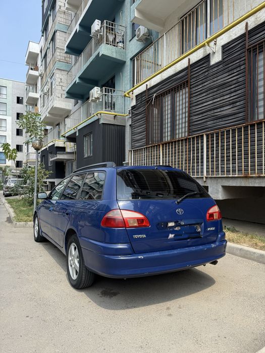 Авенсис продается срочно
