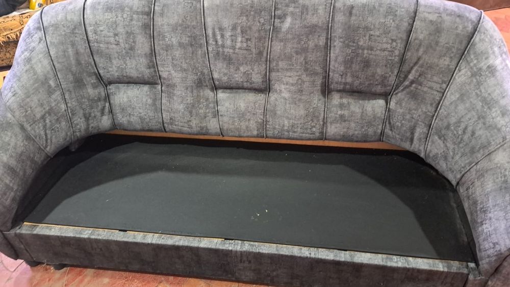 Срочно продам диван