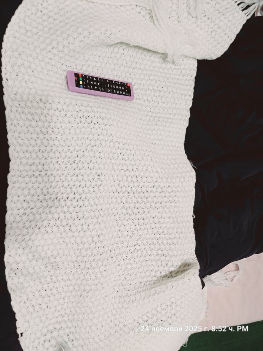 Широк плетен и плътен бял шал