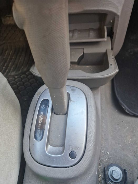 Нисан Микра автоматик, с газ, с шибидах и 2 чифта гуми с джанти.