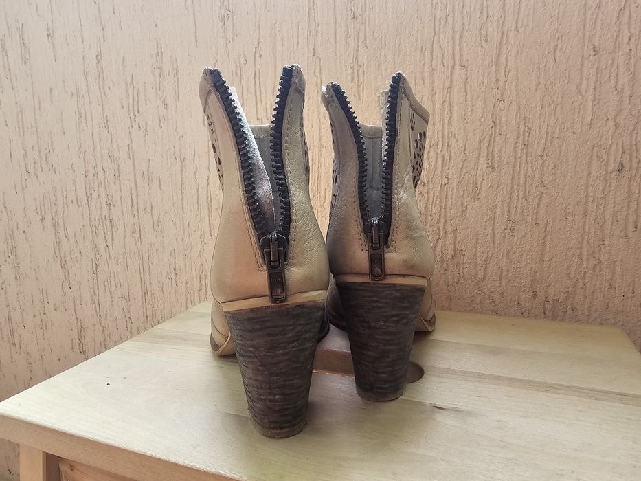 Боти бежови естествена кожа 38