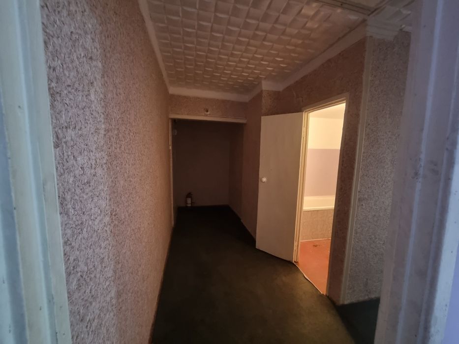 Нотурар жой ижарага берилади 5 мактаб йони