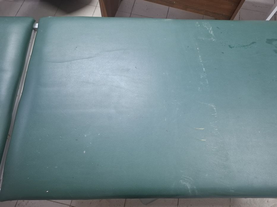Всем Здравствуйте Продам б/у массажный стол