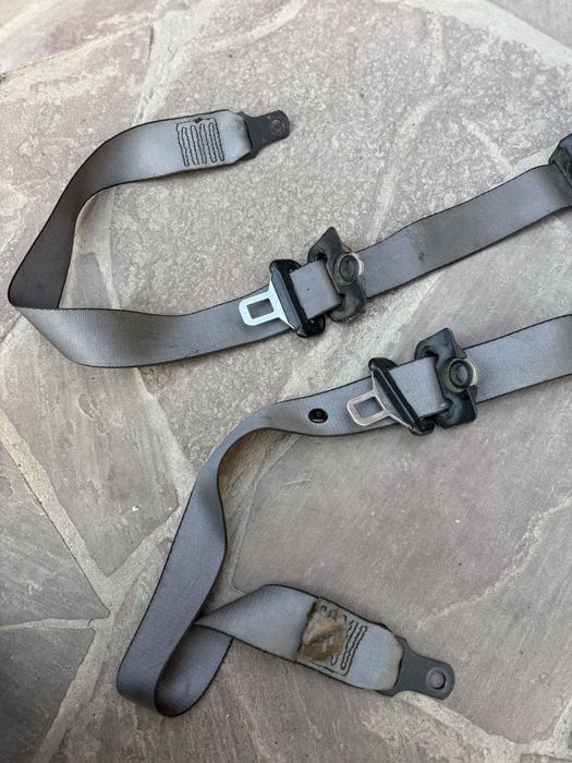 Серые ремни передние на BMW e34 (Индивидуал)