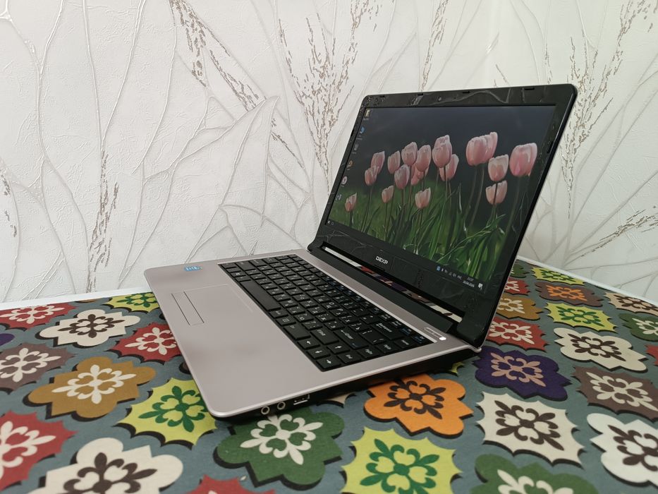 НОУТБУК Dexp Windows 10 SSD.