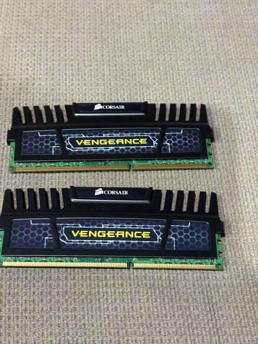 Kit memorie RAM Corsair Vengeance 8gb DDR3 1600 Mhz CL9