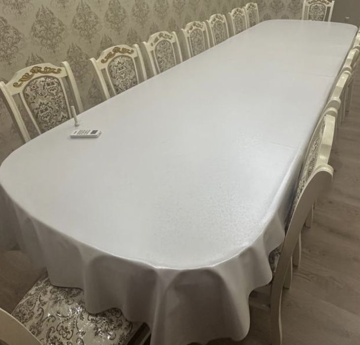 Срочно продаю стол со стульями