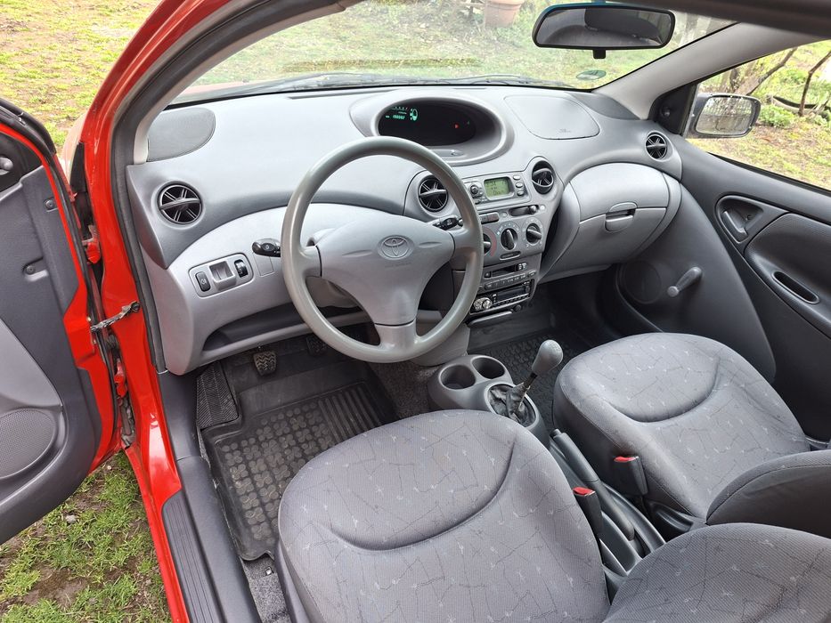 Vând Toyota Yaris