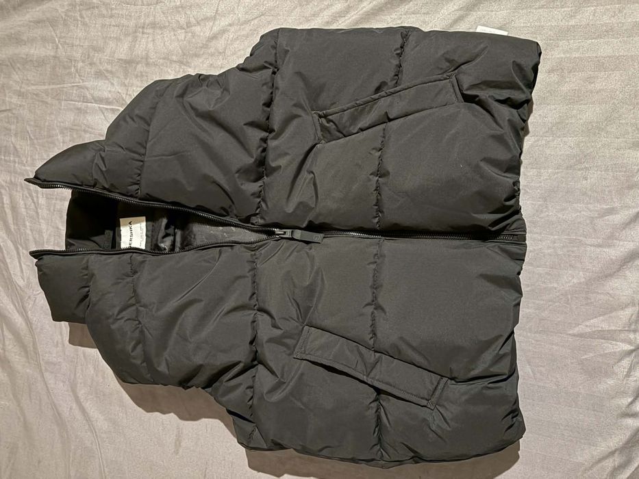 vestă neagră tip puffer de la Bershka Talia S