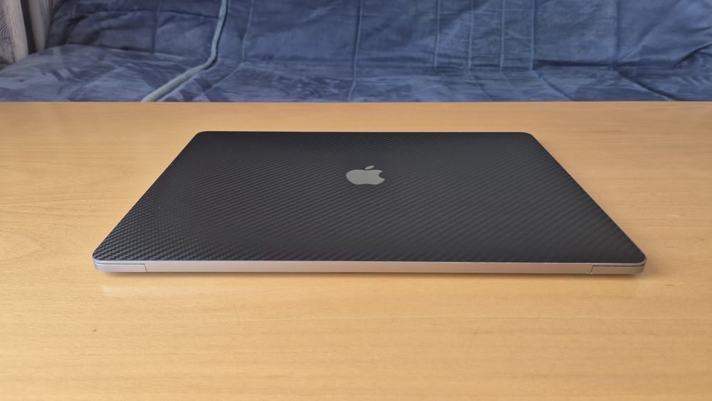 Apple MacBook Pro A1990