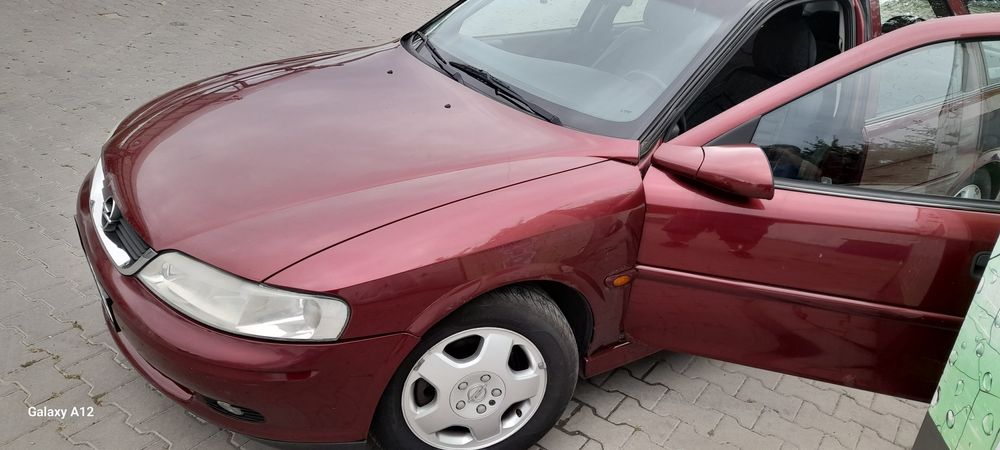 Vînd Opel VectraB.