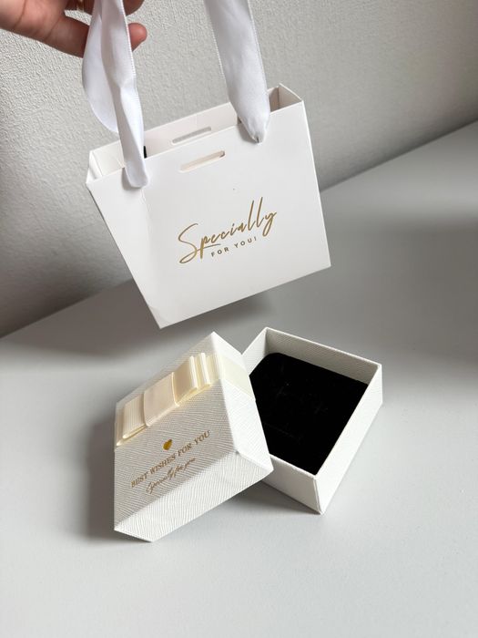 Коробка для украшений с пакетиком