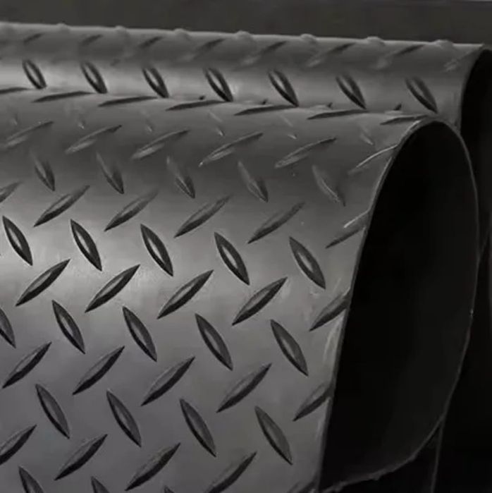 Резиновая дорожка черный цвет. (ёлочка)