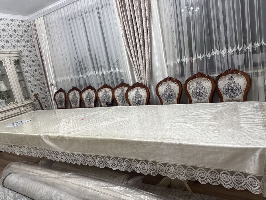 Стол со стульями