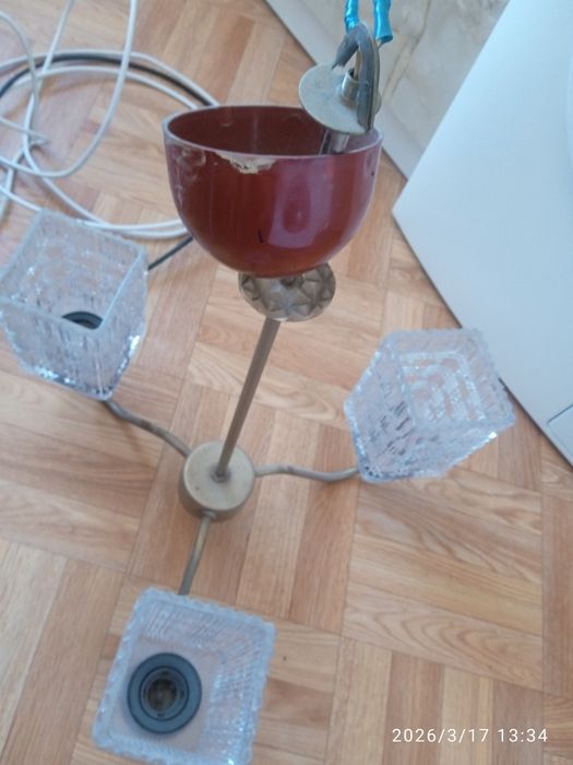 Люстры две штуки