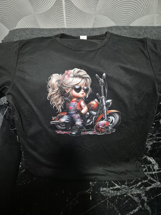 Продавам чисто нови тениски