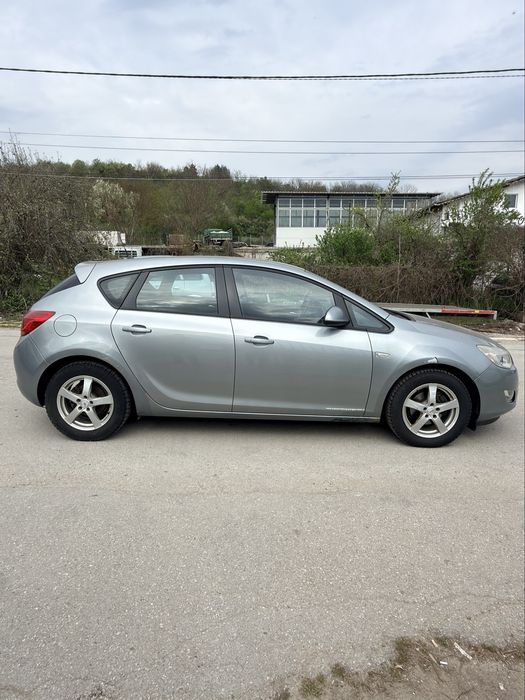 Opel astra J 1.6i 116кс на части